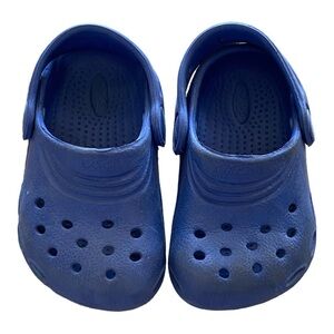 Jibbitz by Crocs Navy Blue C4/5 Slip On Shoes